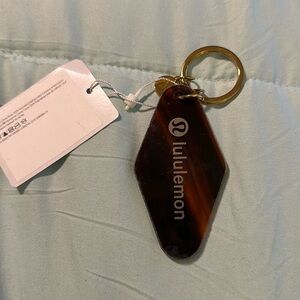 NWT. LULULEMON HOTEL KEYCHAIN-brown/gold